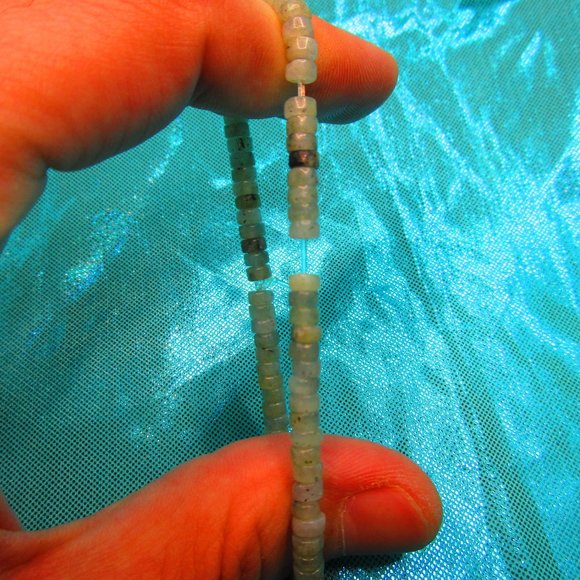 Labradorite 4mm Heishi 7" Stretchy Gemstone Bracelet - Picture 3 of 3